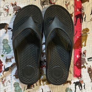 totes Black Flip-Flops